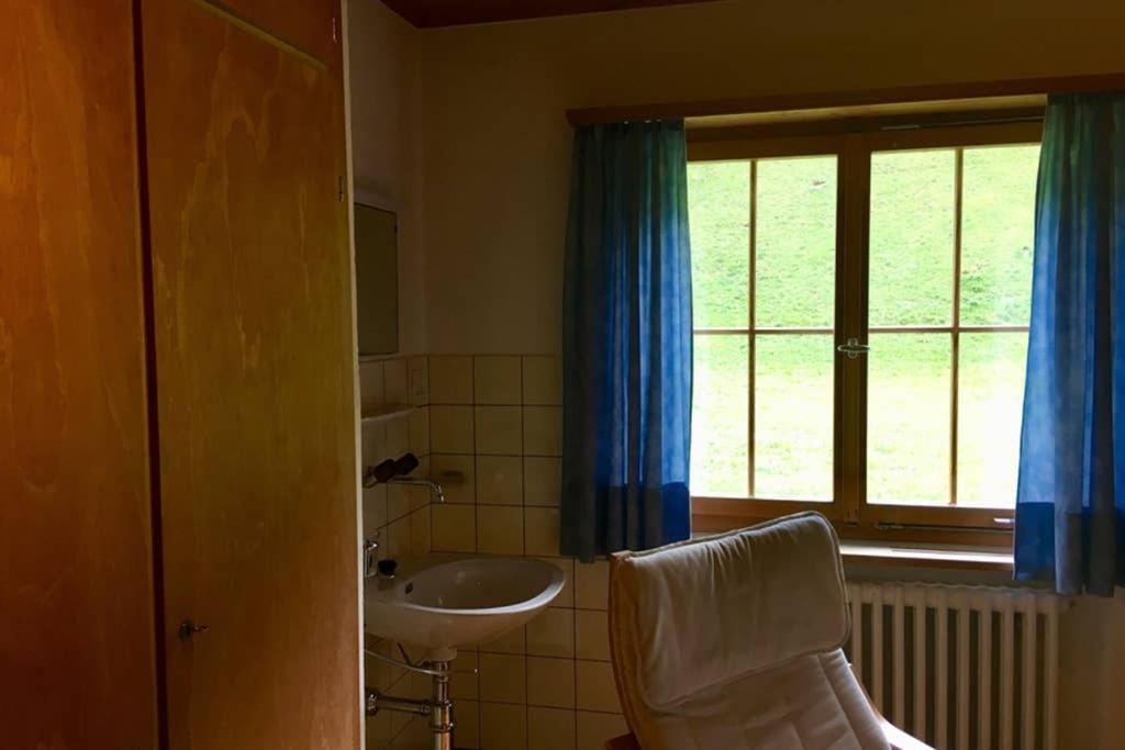 Ferienwohnung Uf Z'Enisch โคลสเตอร์ ภายนอก รูปภาพ