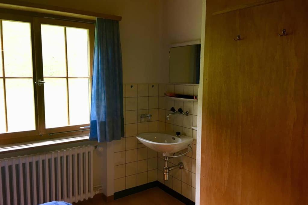 Ferienwohnung Uf Z'Enisch โคลสเตอร์ ภายนอก รูปภาพ