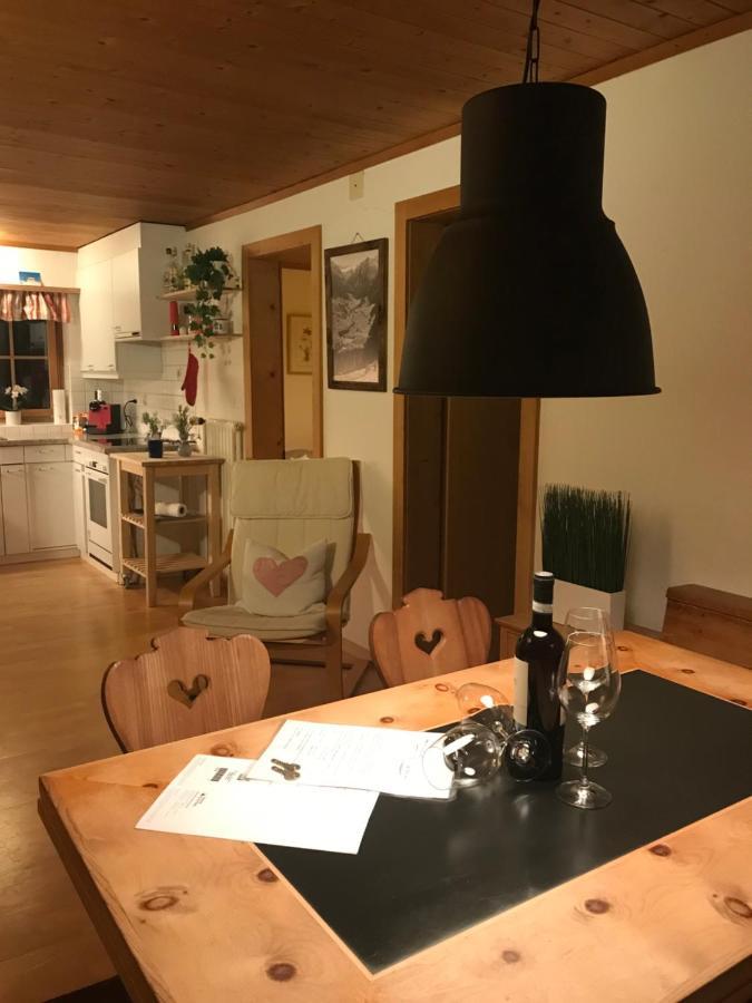 Ferienwohnung Uf Z'Enisch โคลสเตอร์ ภายนอก รูปภาพ